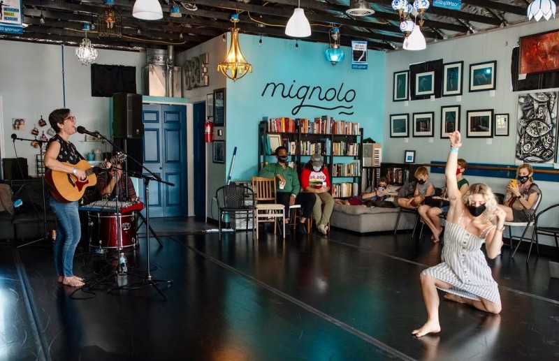Live musicians and dancers performing at Mignolo Arts Center