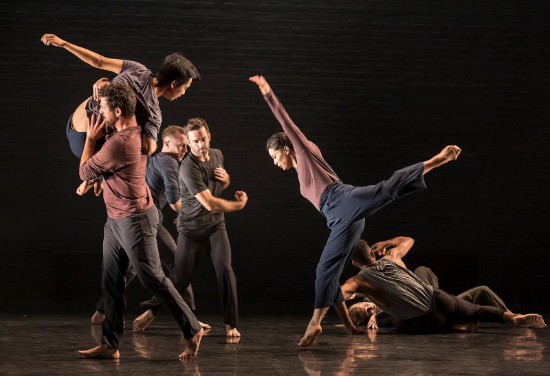 Doug Varone and Dancers Celebrates 35 Years with the New York Premiere of Somewhere and the masterwork Rise