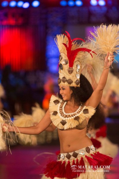 Poerani in traditional Tahitian costume