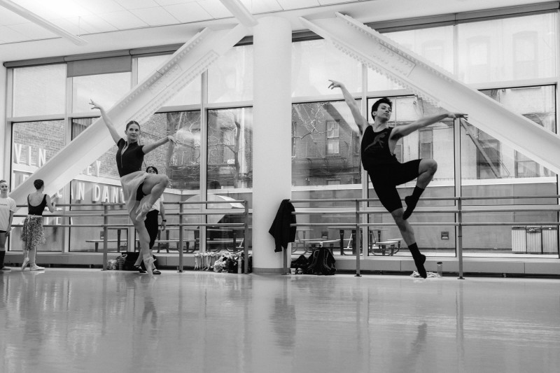 Pointeworks dancers jumping in grand allegro