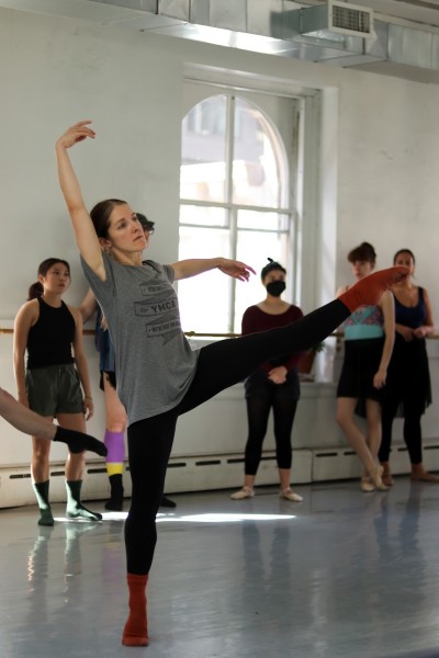 Amy Saunder taking class a NY Community Ballet
