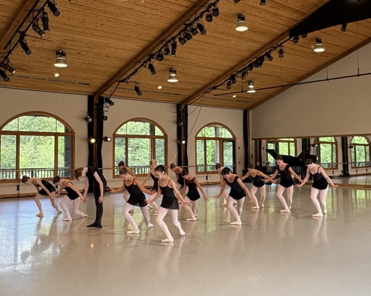 Students at Kaatsbaan Ballet Intensive