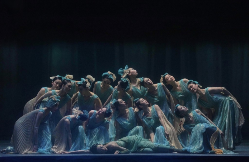 a fun and welcoming dance event that explores flow, coordination, and creative movement.