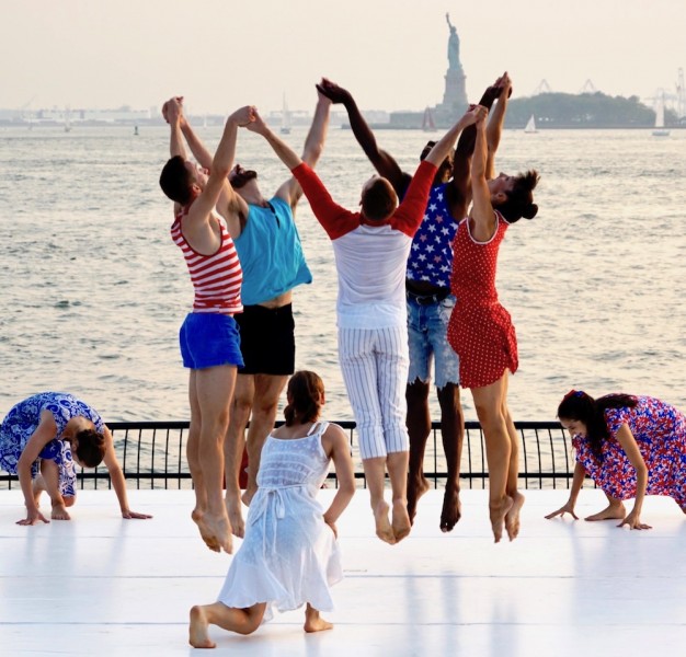 Photograph of Daniel Gwirtzman Dance Company in performance