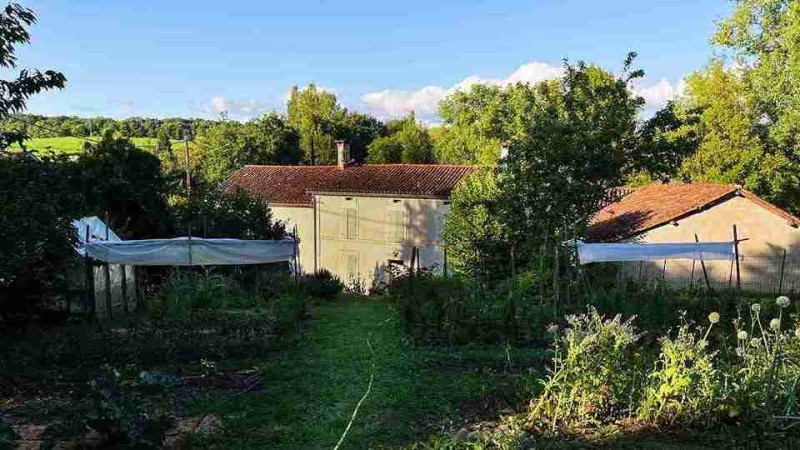 Residency at Moulin/Belle, a french home with a blue cloudy sky
