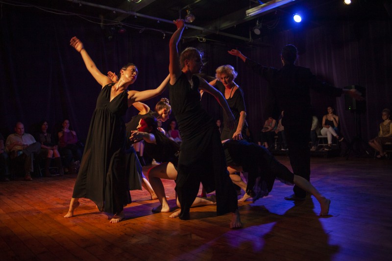 VG/DE performing "Everything"