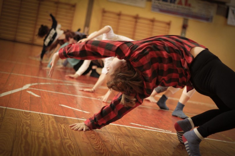 A photo of floor work from Flying Low class with Cristina Planas Leitao