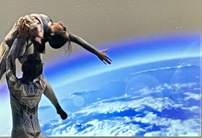 Hanna Q Dance Company lift