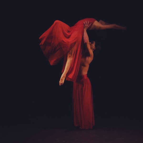 Male dancer doing a press lift 