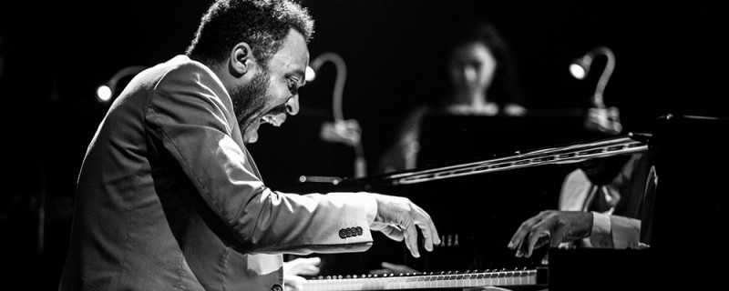 Dayramir Gonzalez playing the piano smiling