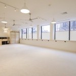 Studio room with windows, carpet and barres