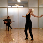 Dancer and musician with a guitare